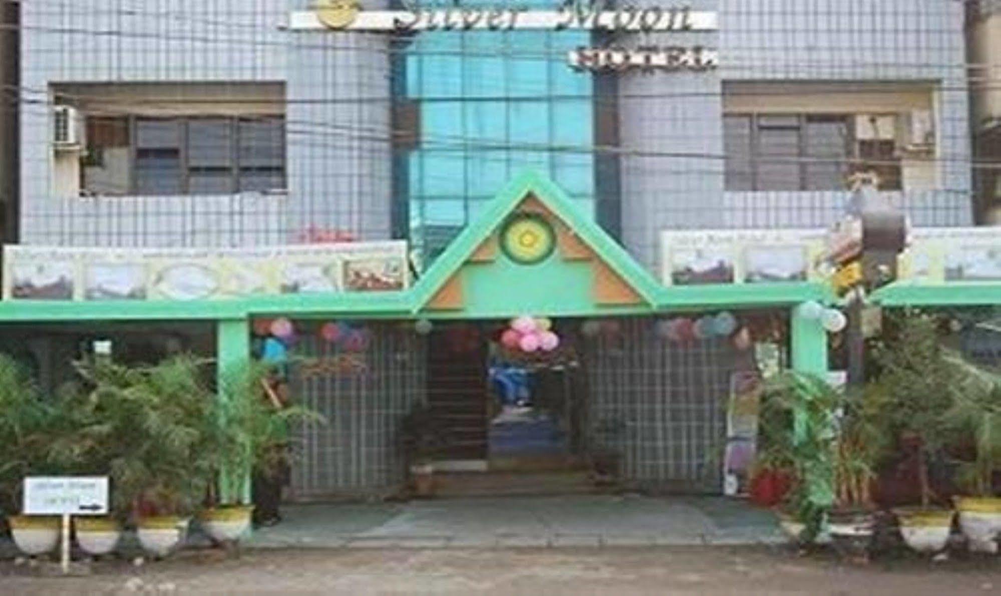 Silver Moon Hotel Yangon Luaran gambar