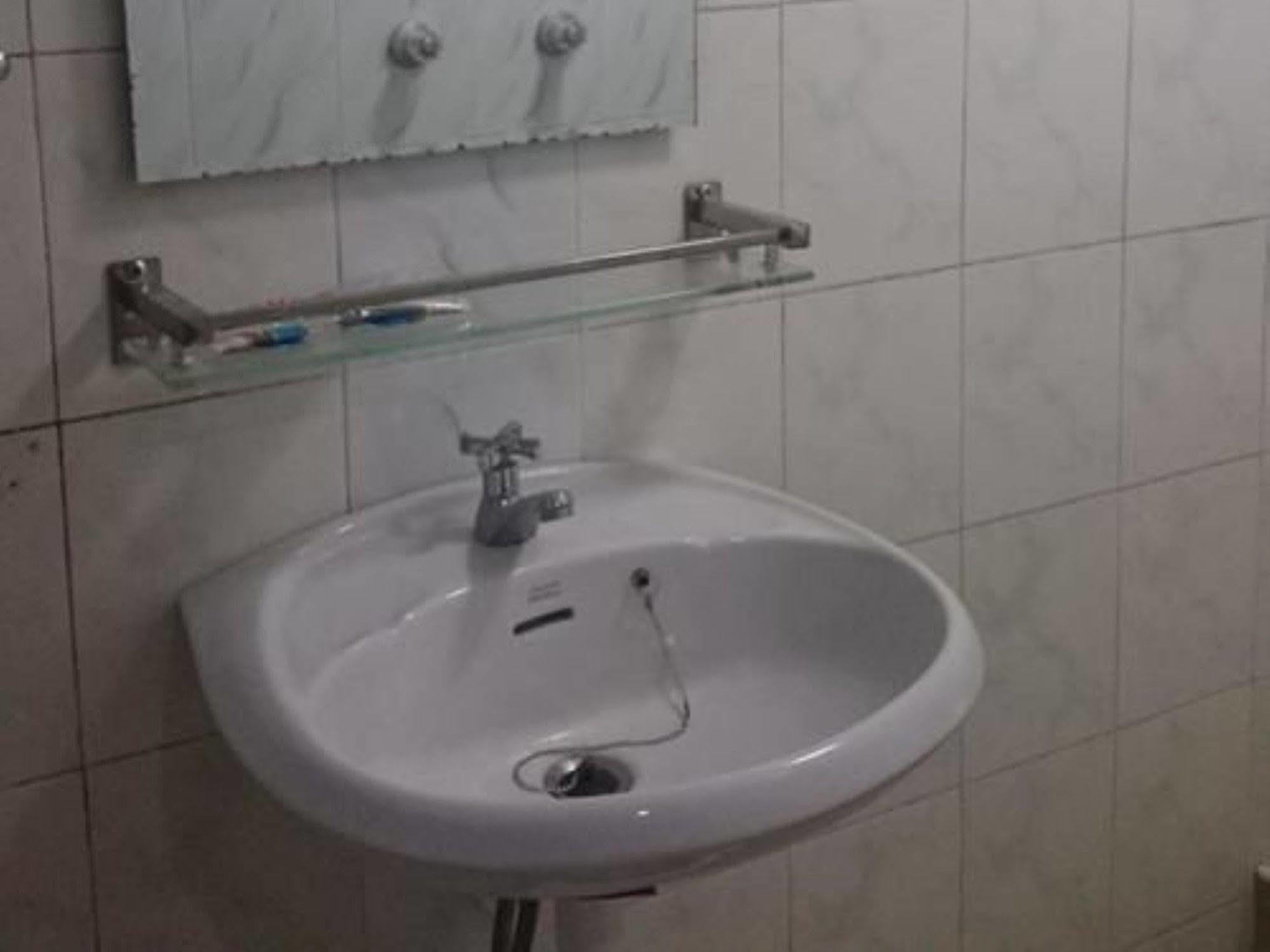 Silver Moon Hotel Yangon Luaran gambar