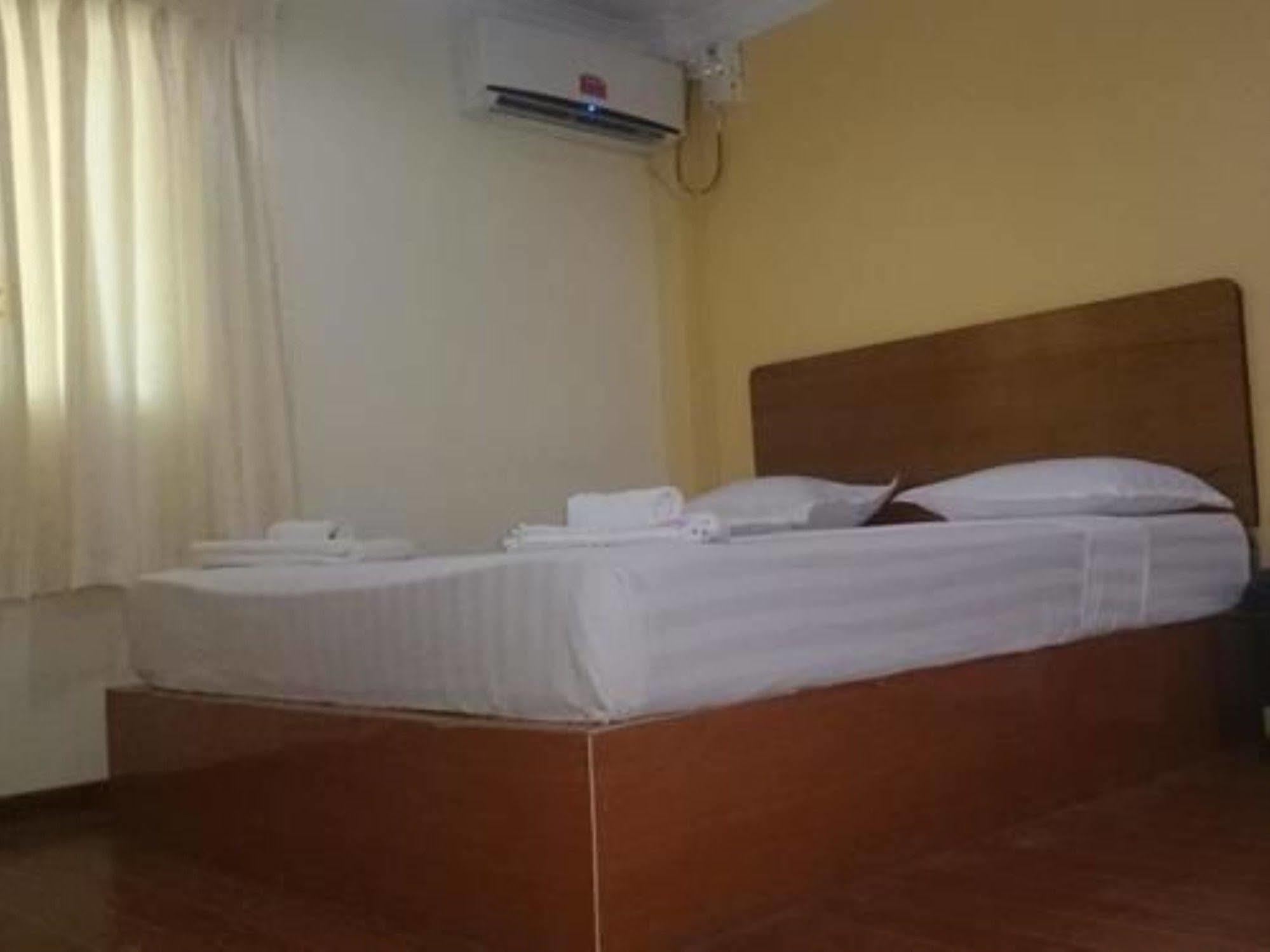 Silver Moon Hotel Yangon Luaran gambar
