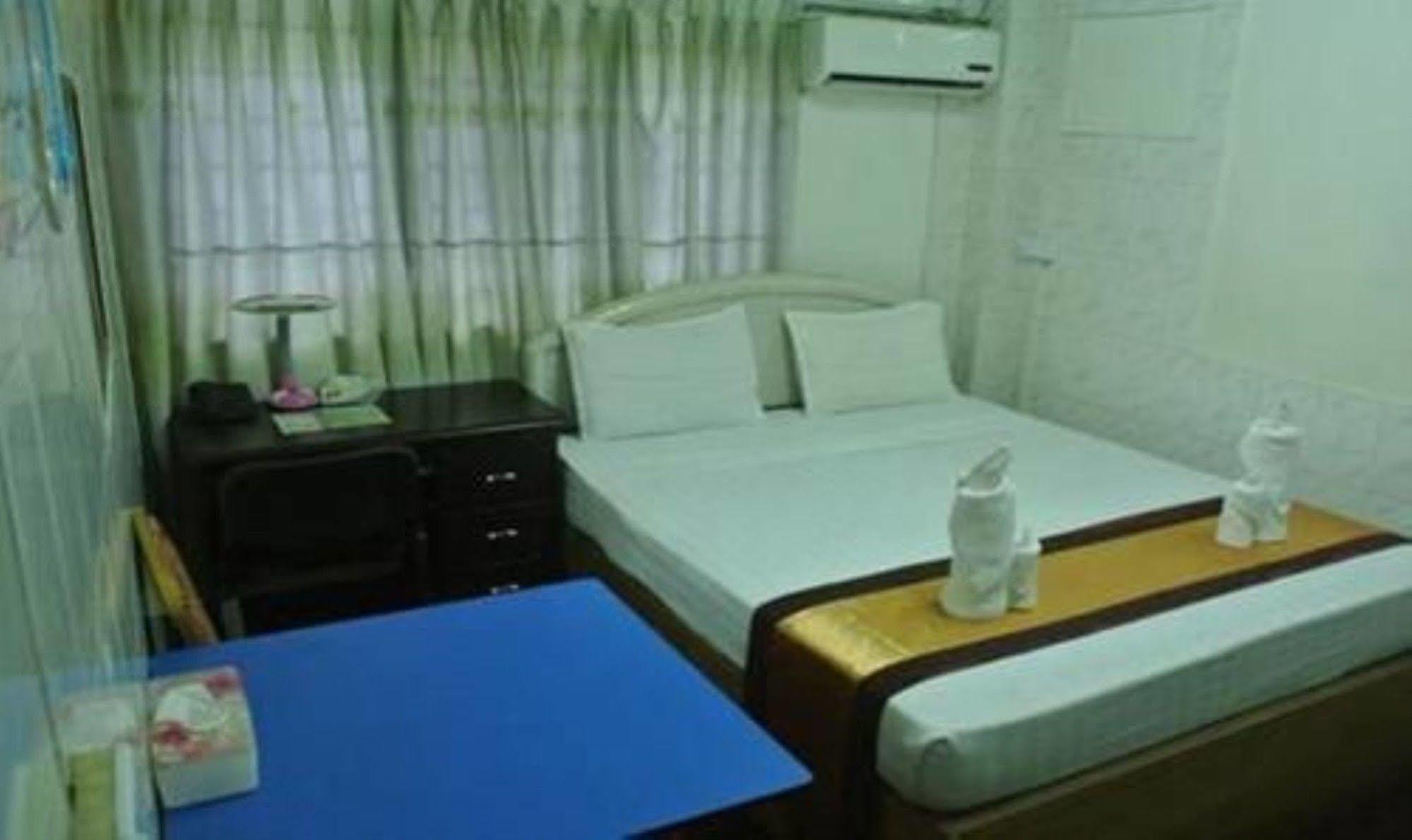 Silver Moon Hotel Yangon Luaran gambar