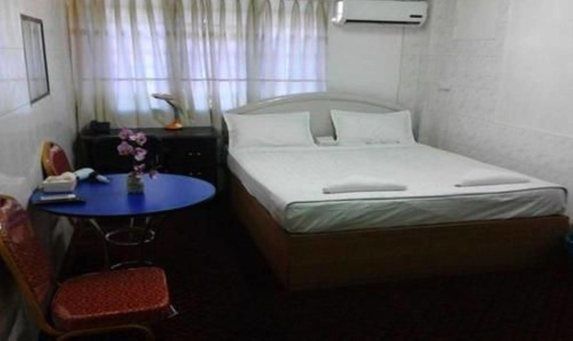 Silver Moon Hotel Yangon Luaran gambar