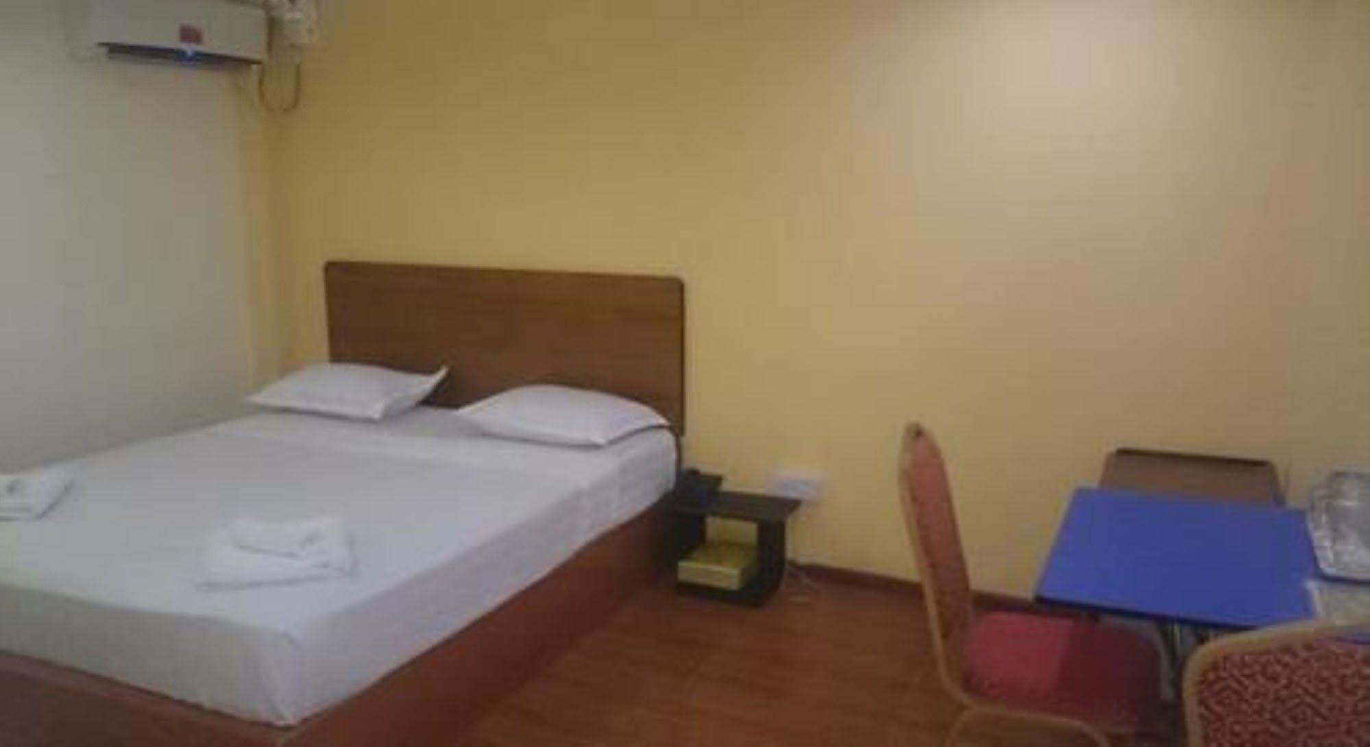 Silver Moon Hotel Yangon Luaran gambar